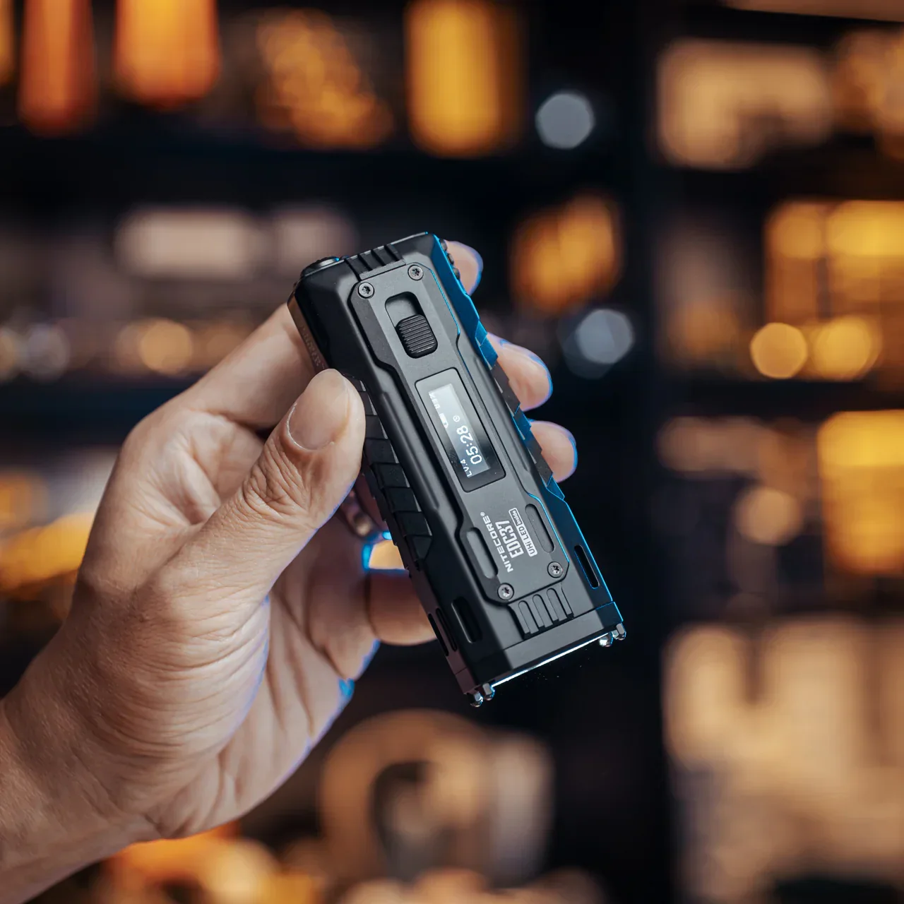 EDC37 - 8000 lumens